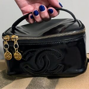 CHANEL - Black Gold Patent Leather top handle Vanity Case - 100% Authentic